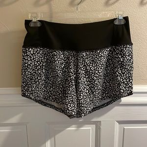B & W leopard print running shorts, Size L